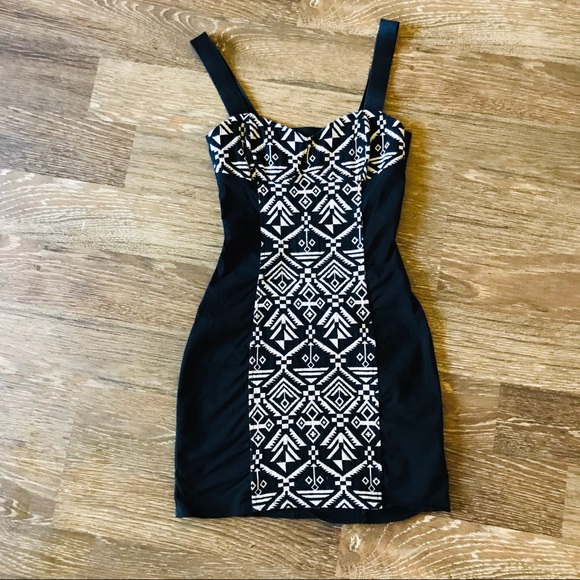 H&M Dresses & Skirts - H&M super sexy black and white mini dress